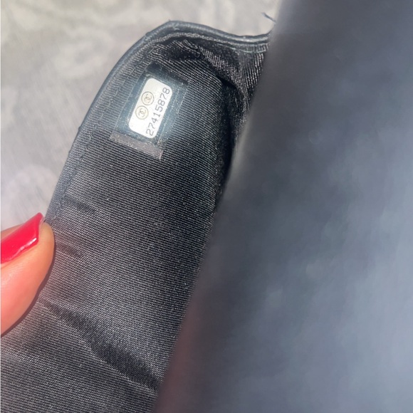 Chanel  pouch bag! - Picture 8 of 9